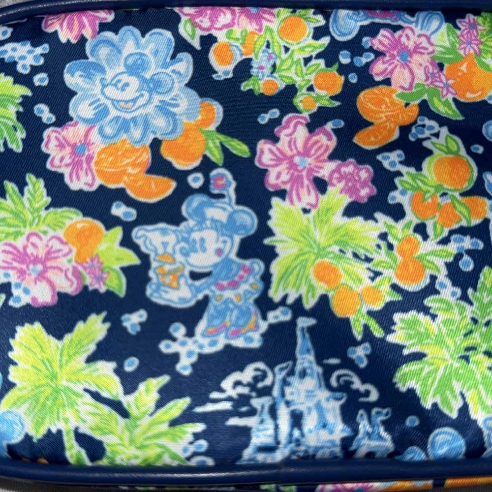 Lilly Pulitzer X Disney Parks Gillie Wristlet Aegean  Lilly Loves Disney NWT - Picture 3 of 4